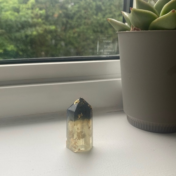 [❌]  Single small standing up crystal with gold flakes inside 💙 - Picture 4 of 16